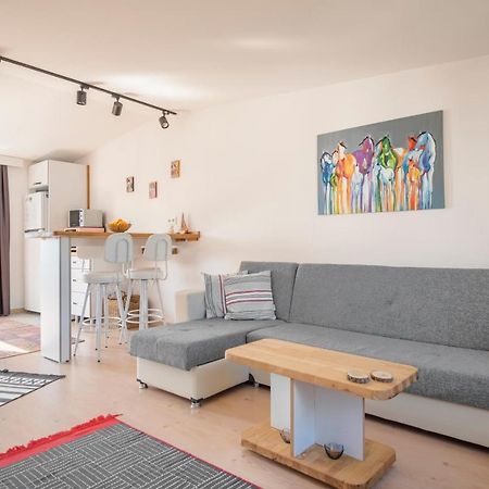 Central, Cozy, 15 Min Walk To The Beach, Fast Wi-Fi, Free Parking, 4Ppl Bodrum Екстериор снимка