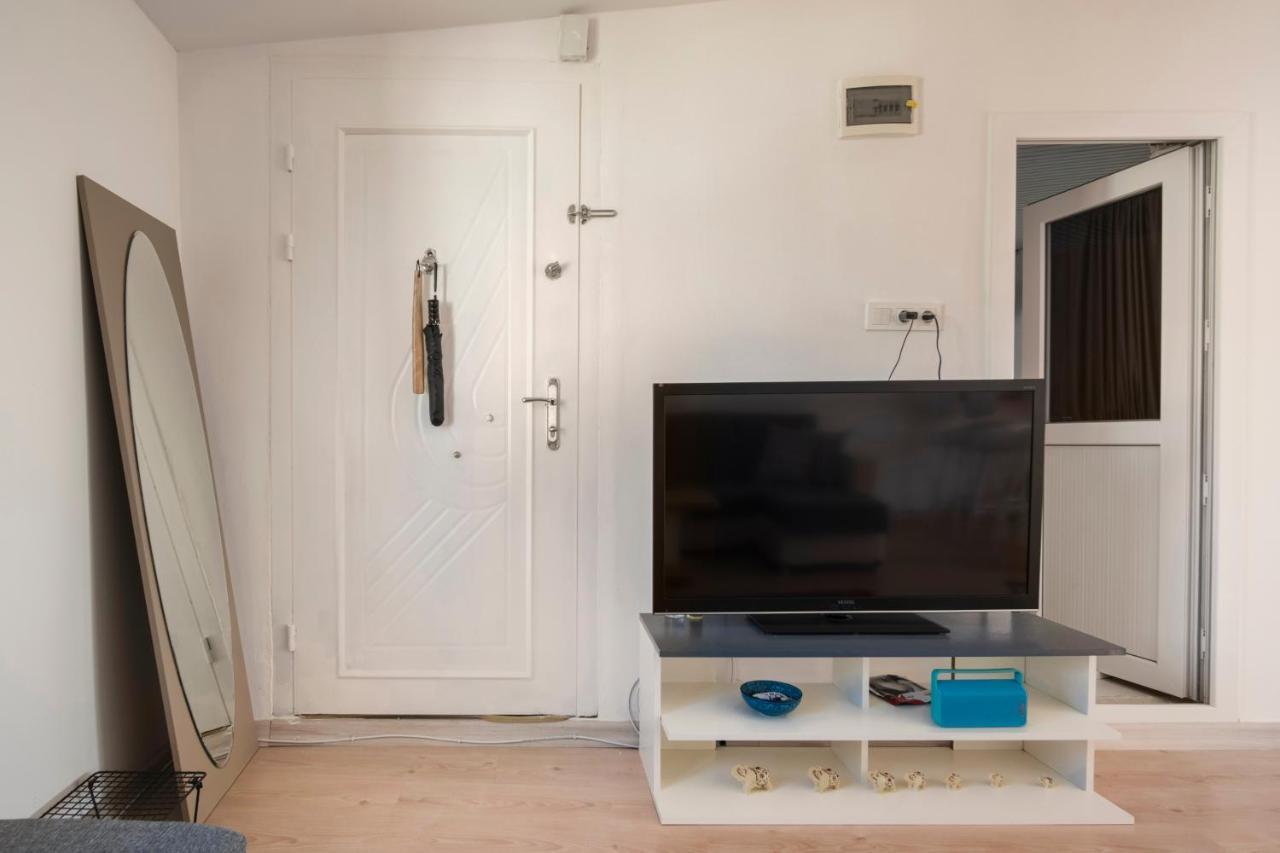 Central, Cozy, 15 Min Walk To The Beach, Fast Wi-Fi, Free Parking, 4Ppl Bodrum Екстериор снимка