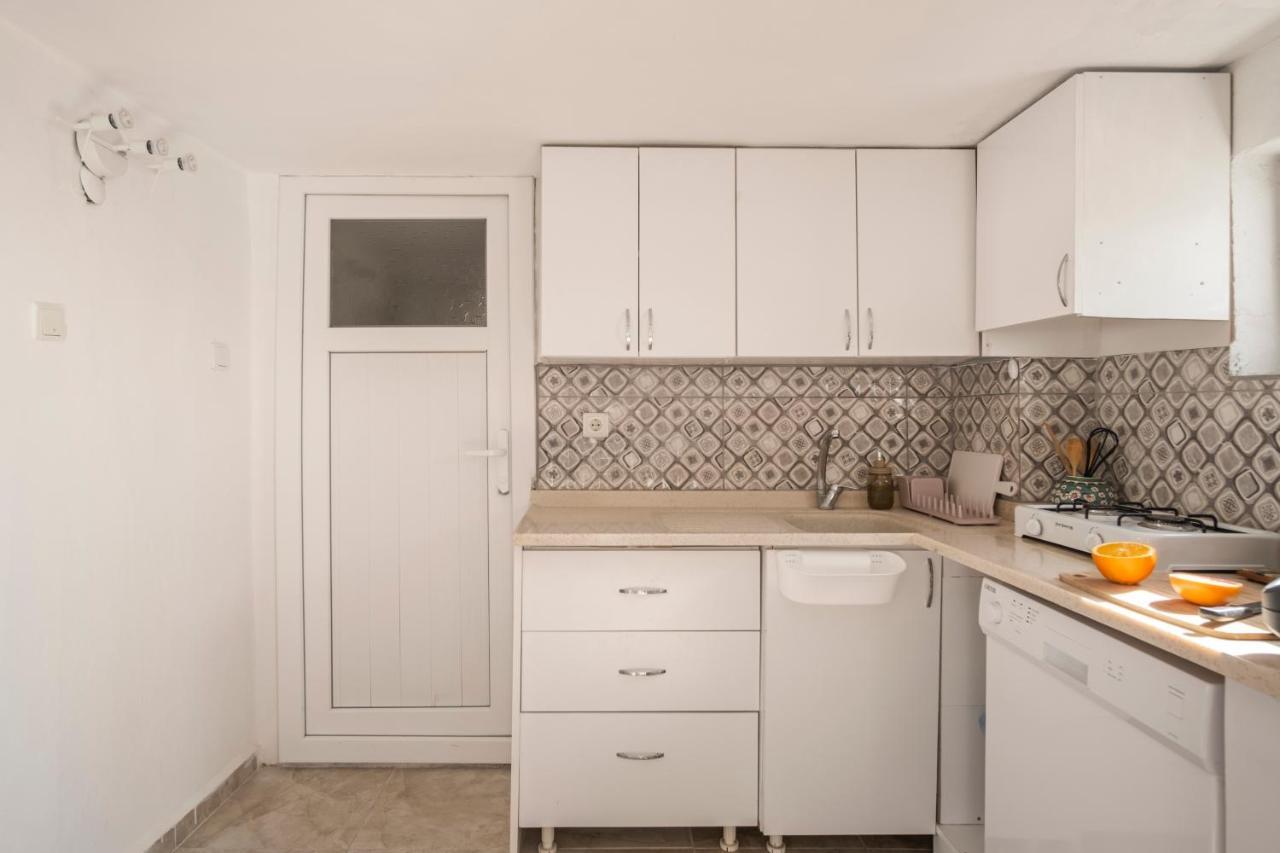Central, Cozy, 15 Min Walk To The Beach, Fast Wi-Fi, Free Parking, 4Ppl Bodrum Екстериор снимка