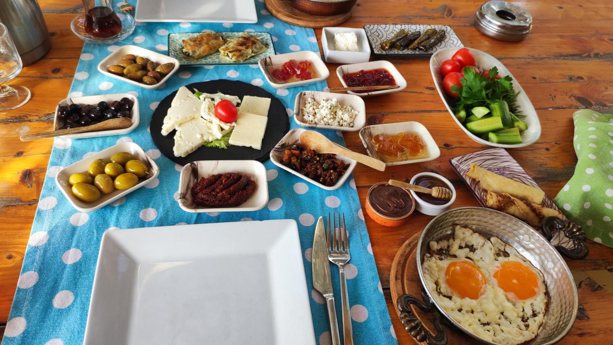 Central, Cozy, 15 Min Walk To The Beach, Fast Wi-Fi, Free Parking, 4Ppl Bodrum Екстериор снимка